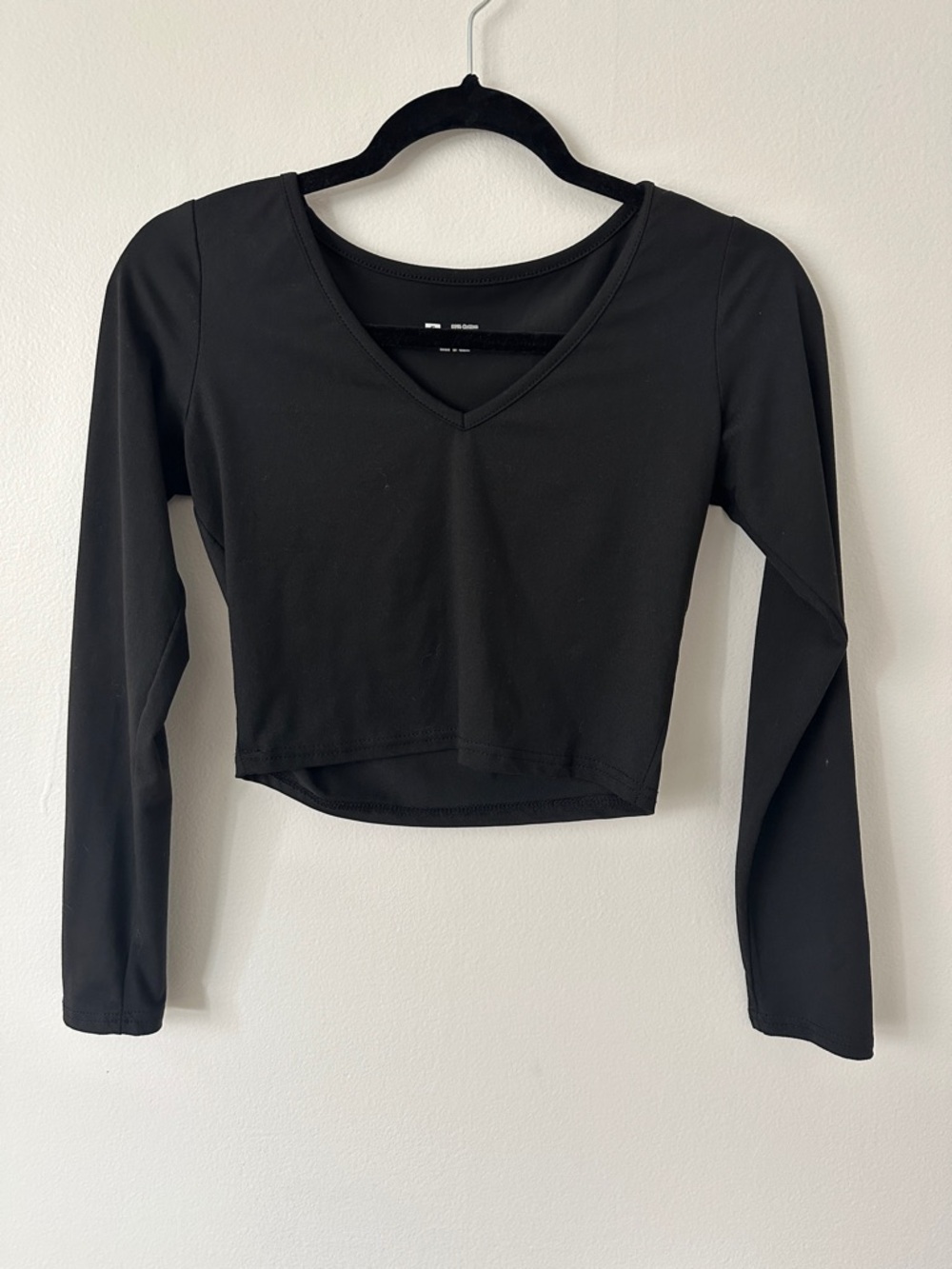 Black V-Neck Long Sleeve Crop Top - Women